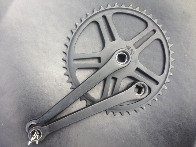 kettenradgarnitur-thompson-vierkant-26euro.jpg