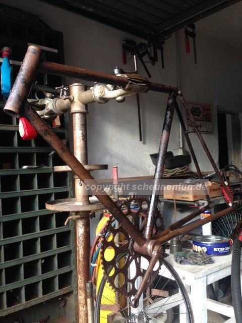rostbearbeitung-an-einem-10er-jahre-fahrradrahmen.jpg