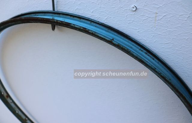 28zoll-drahtreifen-felge-blau-mit-linierung-patina