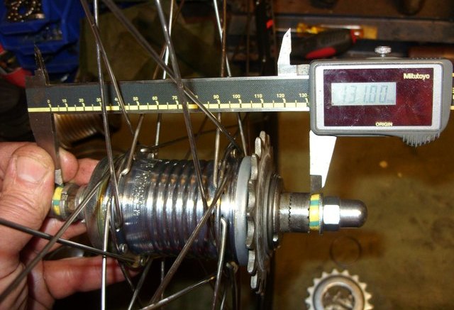 Hergestellte Einbauabmessung f�r 131mm mit langer Achse